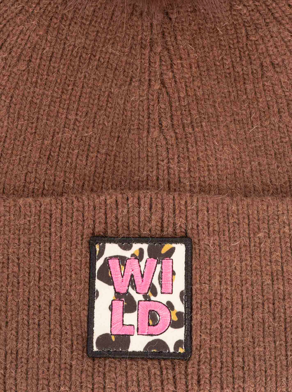Zwillingsherz Umschlagmütze Wollmix Wild Leo Braun Detailansicht Leo Patch