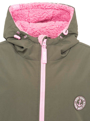 Flauschige Oversize Windjacke von Zwillingsherz in Khaki-Pink mit Kapuze & Taschen – stylisch, bequem, Detailansicht – ideal für kühle Tage