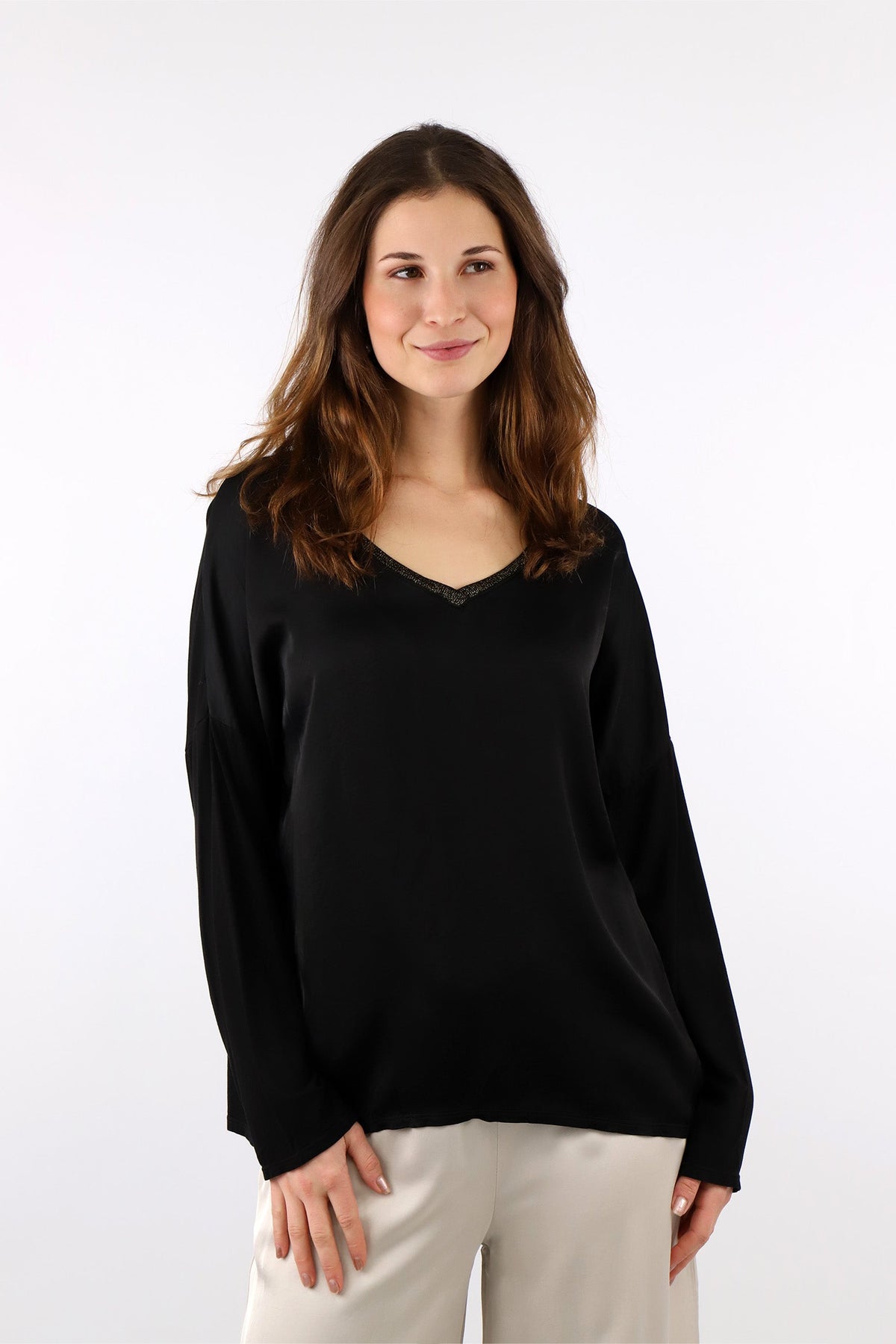 Seidenshirt mit V-Ausschnitt - Schwarz