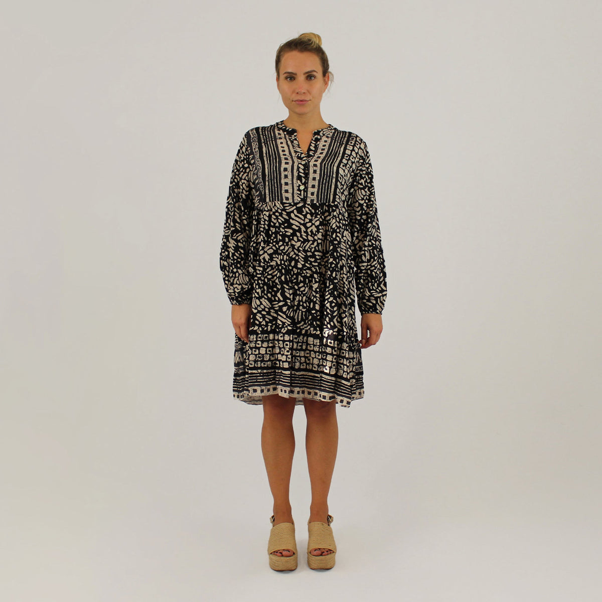 Knopfleisten-Kleid mit Druck - Schwarz