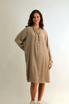 Kleid mit Rüschen - Taupe