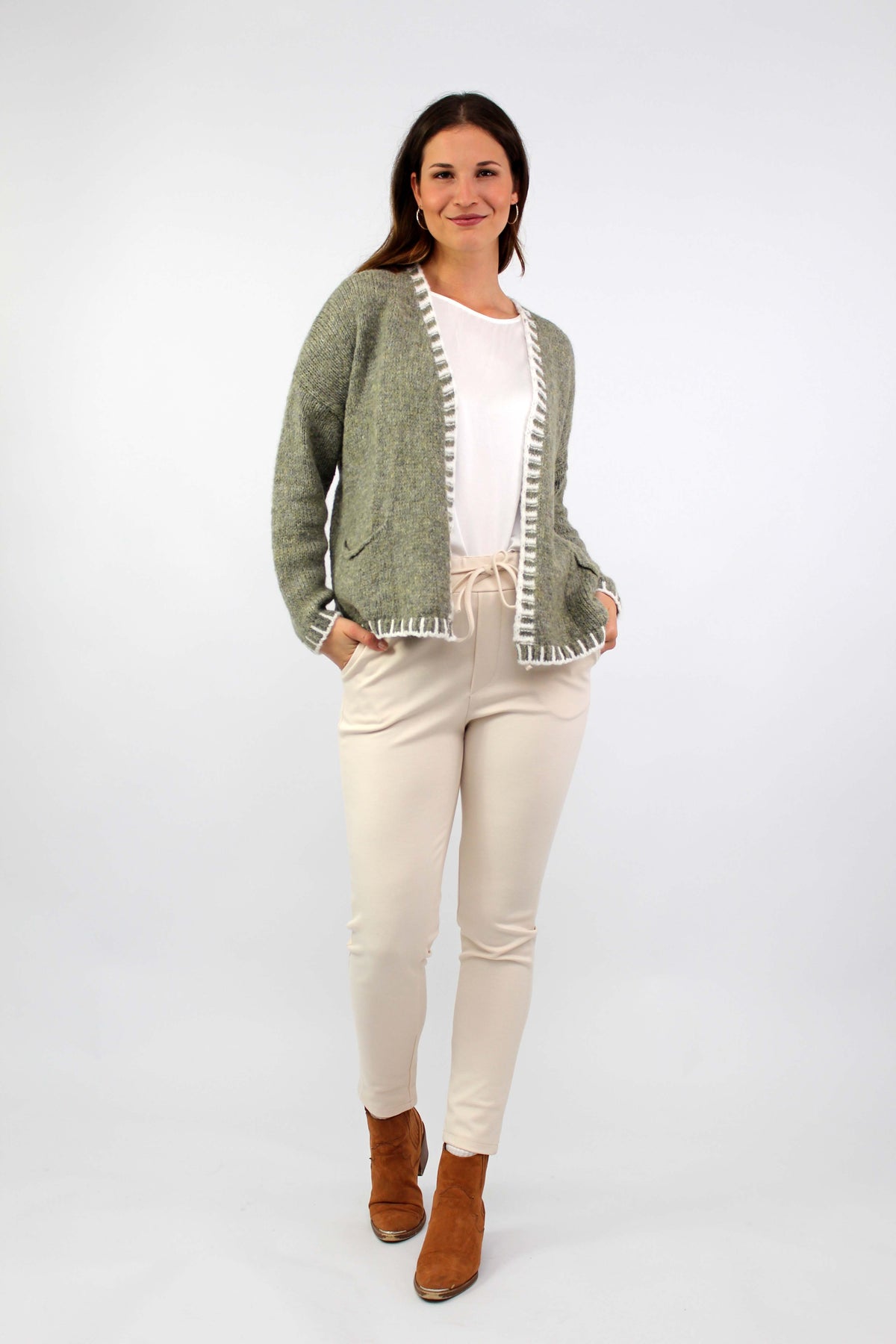 Strickjacke mit Kontrast-Rand - Salbei