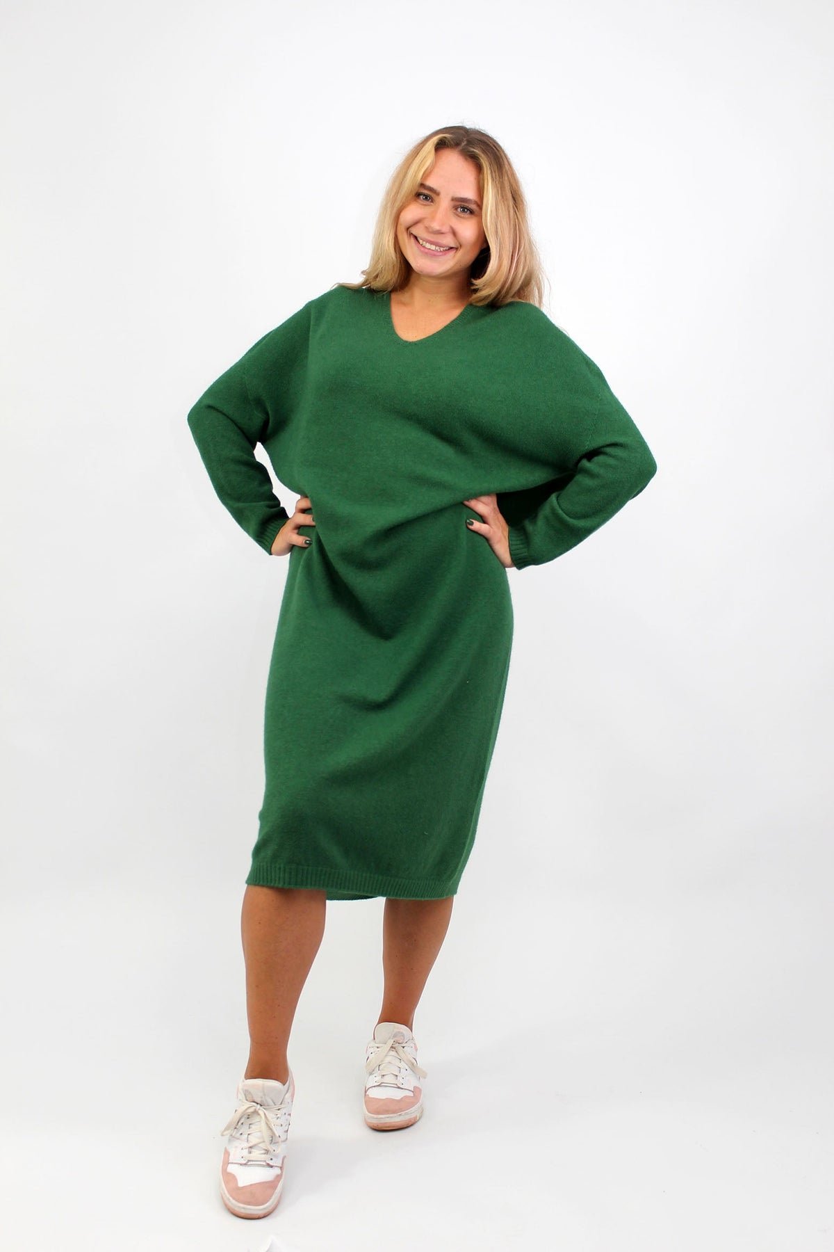 Strickkleid mit V-Ausschnitt - Grün