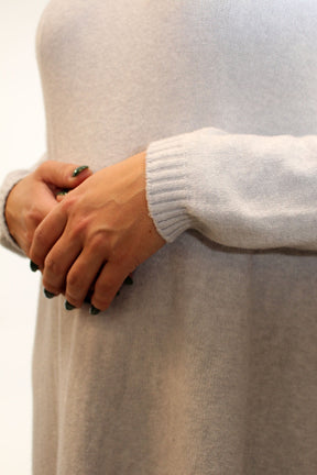Strickkleid mit V-Ausschnitt - Grau