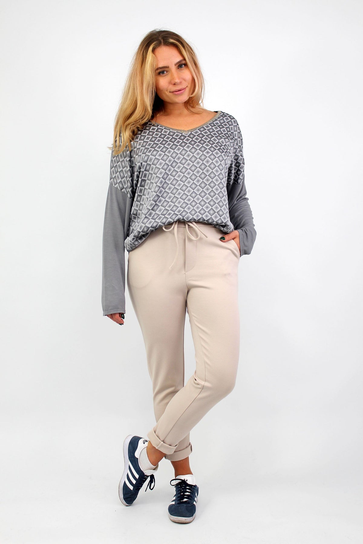 Seidenshirt mit Aufdruck - Grau