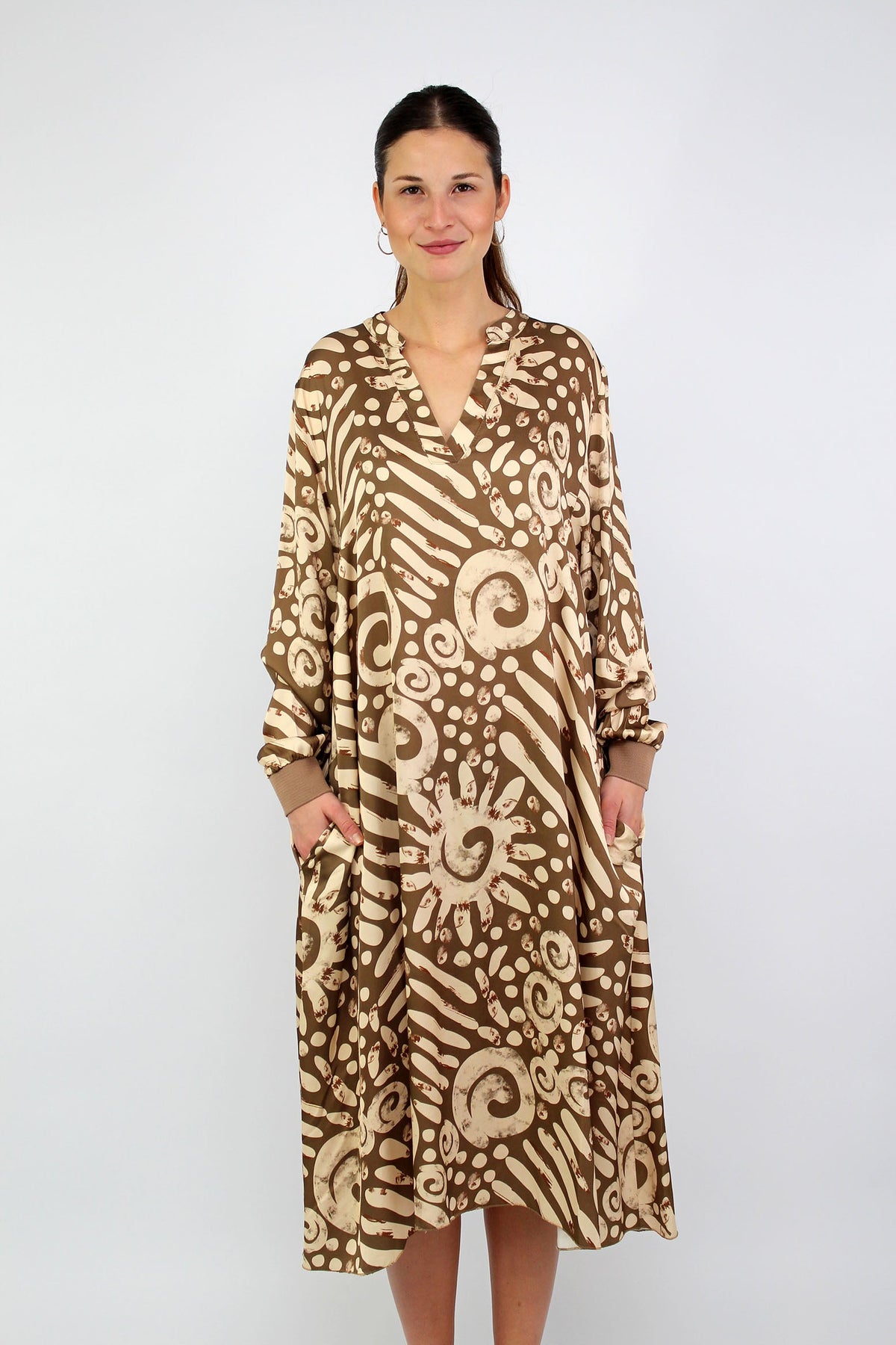 Seidenkleid mit Print - Camel