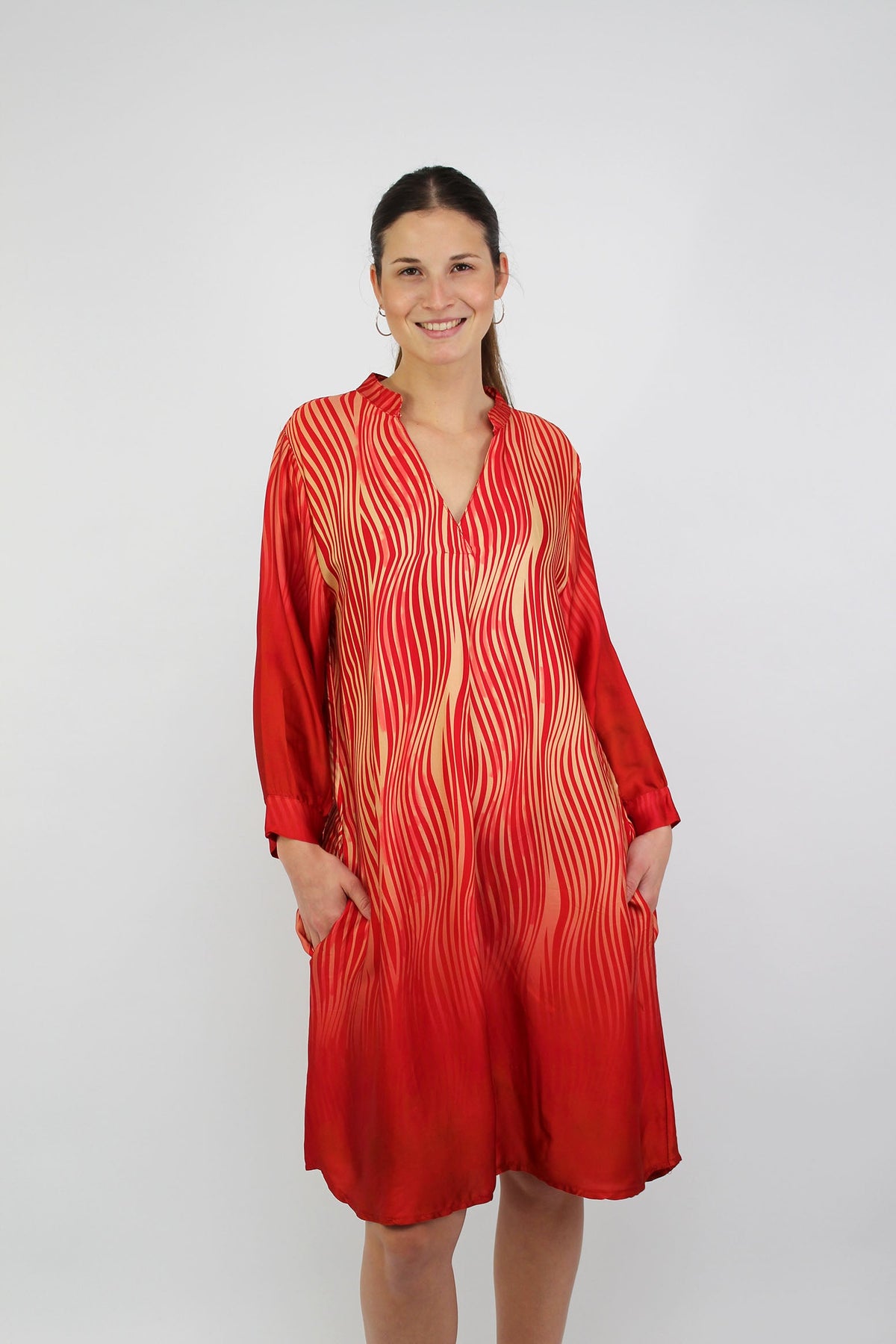 Kleid mit Wellen Print - Rot