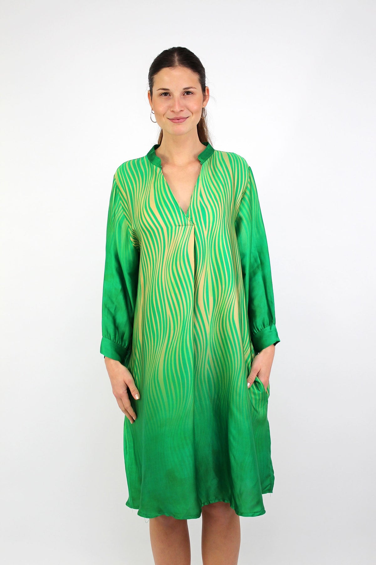 Kleid mit Wellen Print - Grün