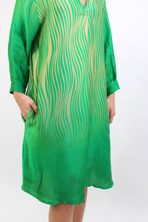 Kleid mit Wellen Print - Grün
