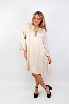 Seidenkleid mit Kordel - Beige