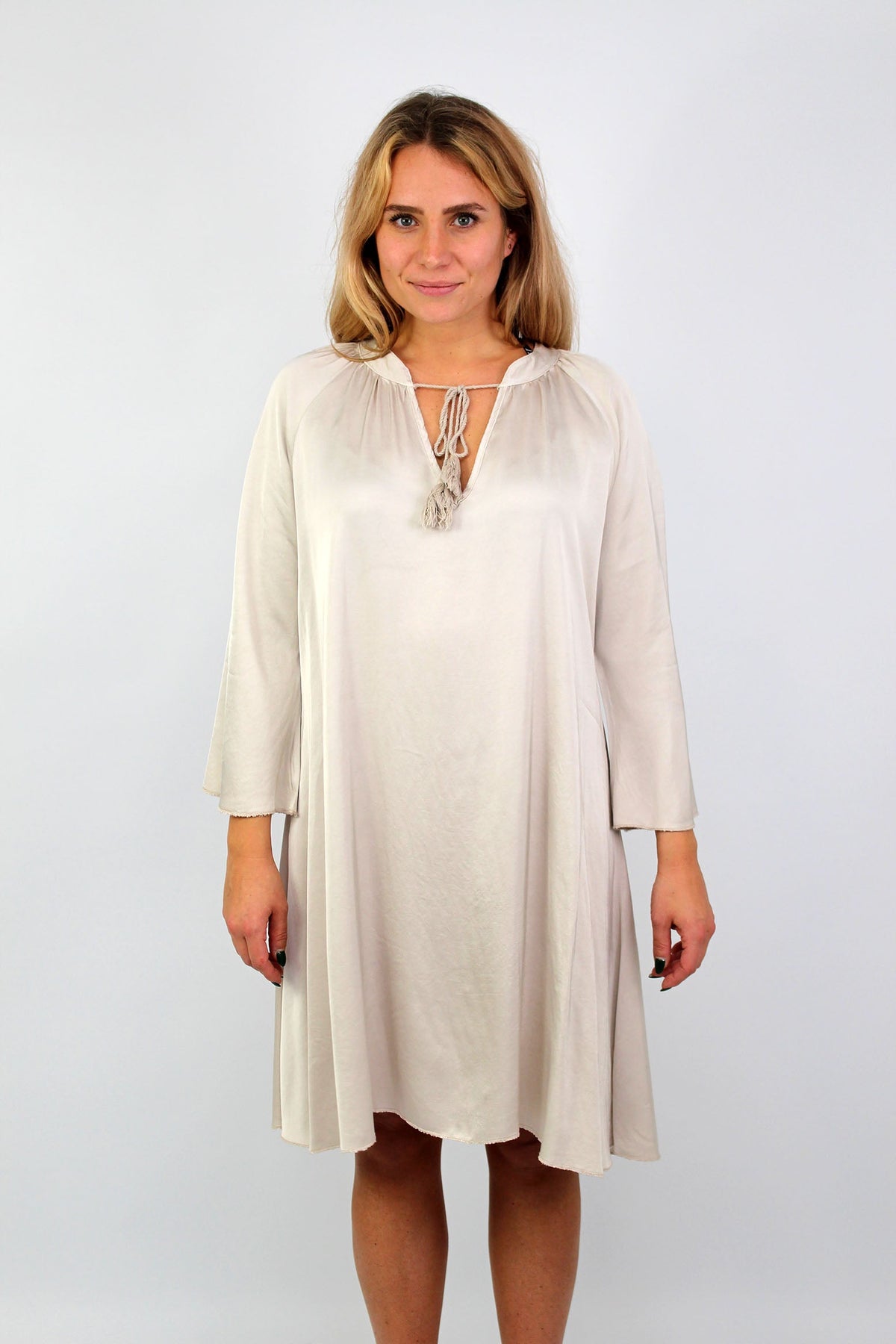 Seidenkleid mit Kordel - Beige