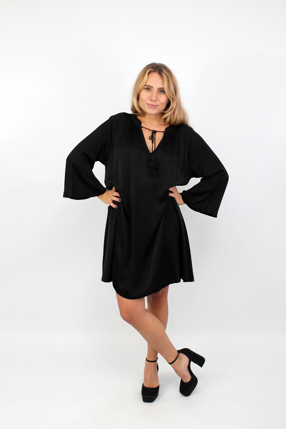 Seidenkleid mit Kordel - Schwarz