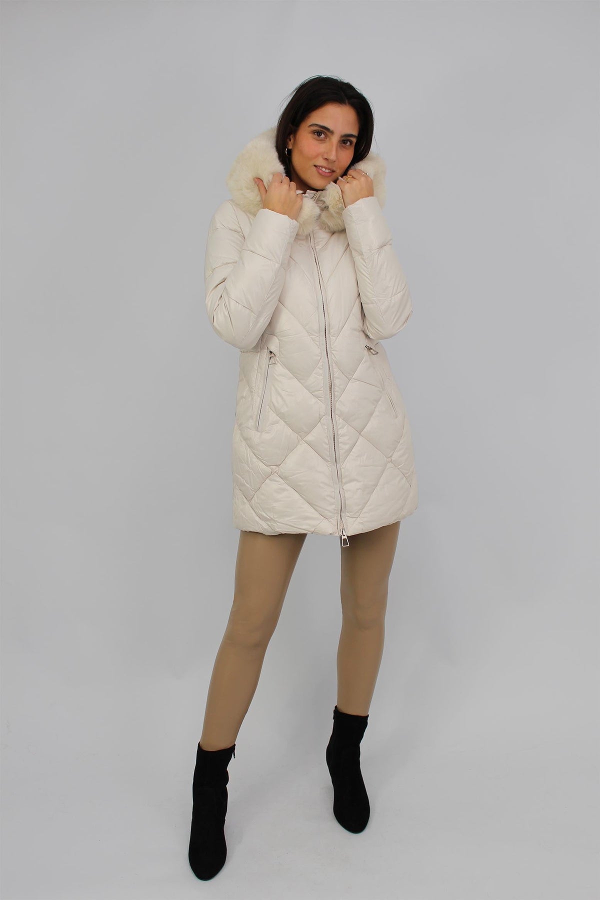 Wintermantel mit Kapuze und Kunstfell - Creme