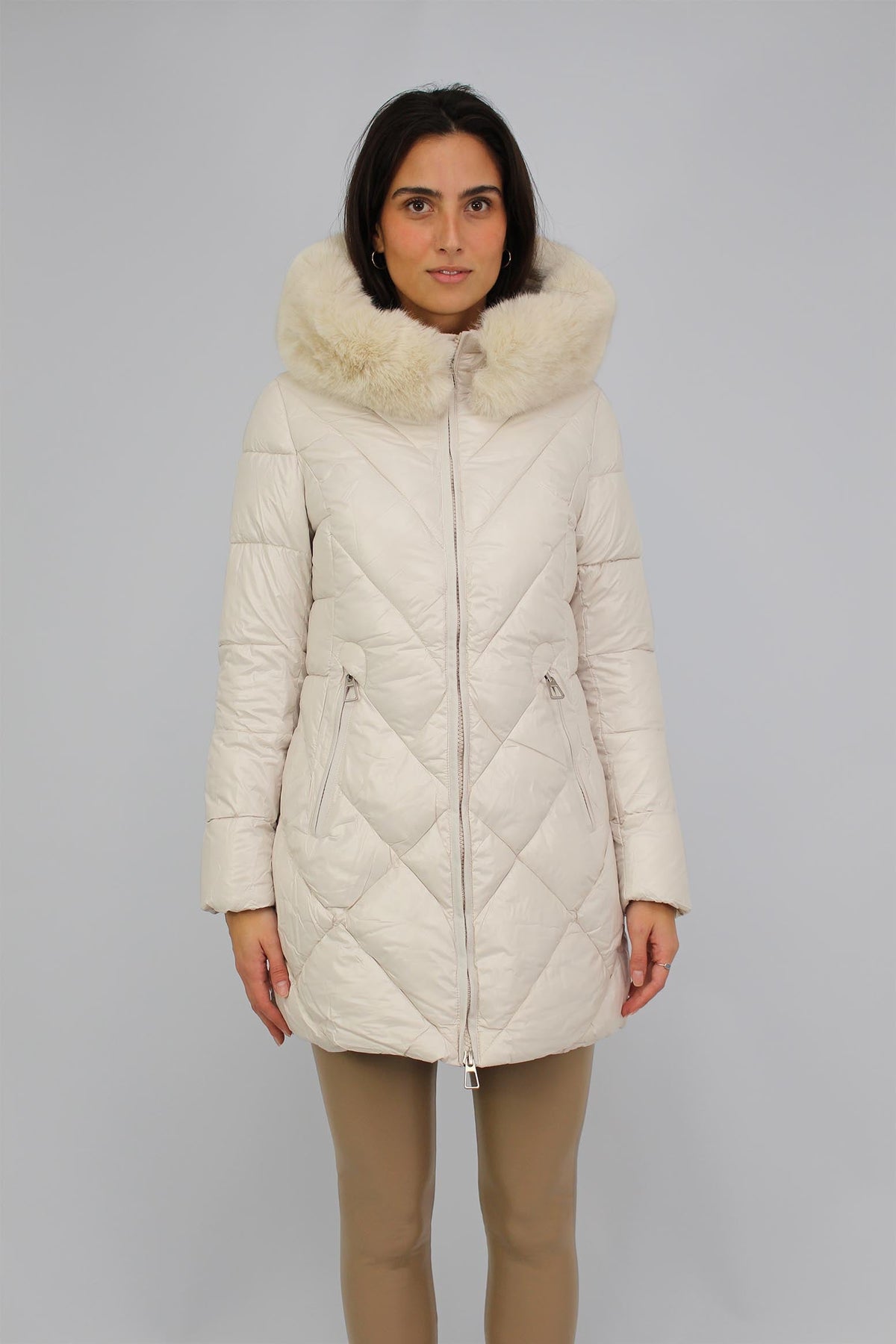 Wintermantel mit Kapuze und Kunstfell - Creme