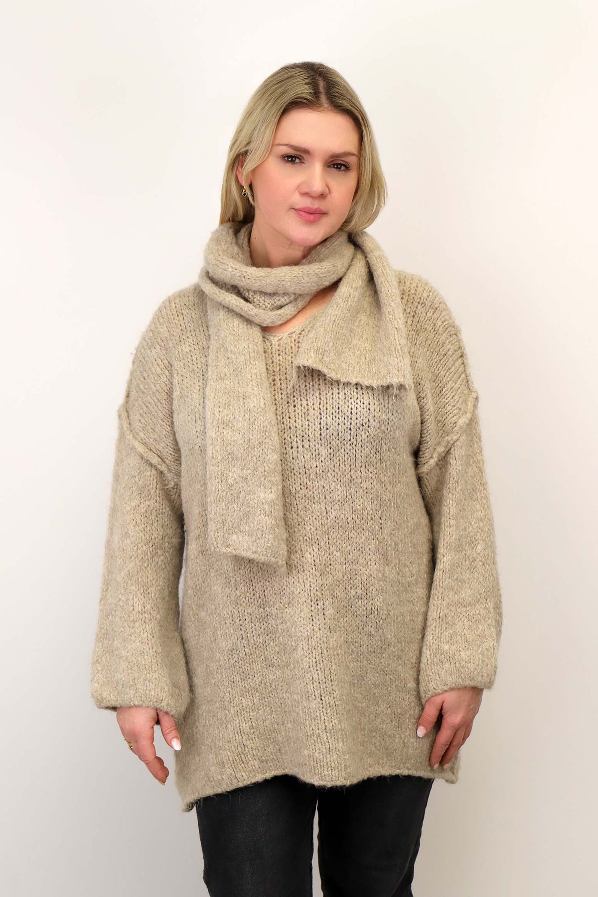 Pullover "Oversize" mit Schal - Beige