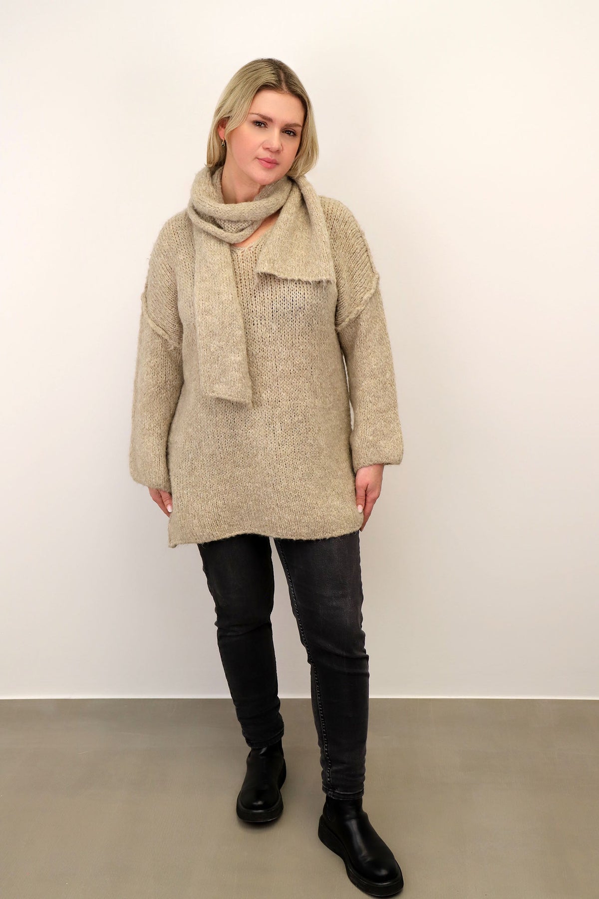 Pullover "Oversize" mit Schal - Beige