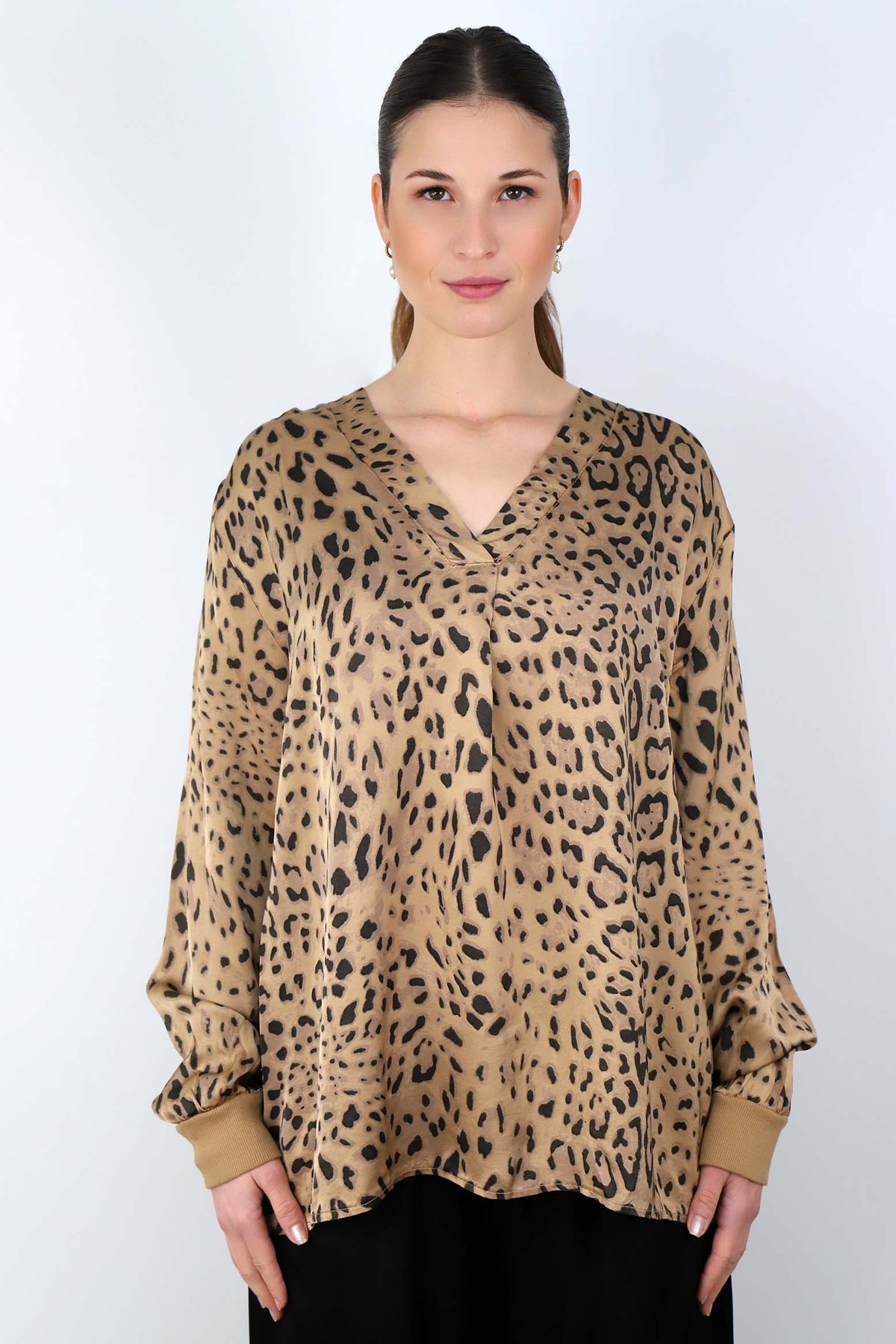 Seiden-Bluse mit Leo Print - Camel