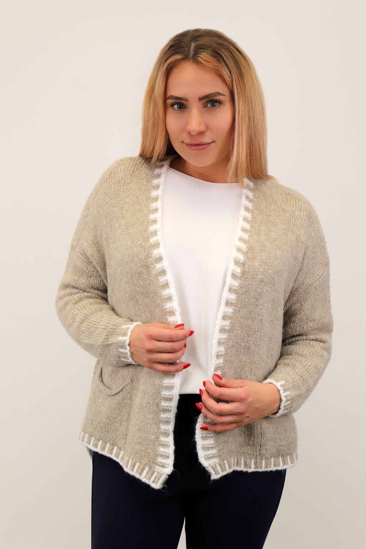 Strickjacke mit Kontrast-Rand - Beige