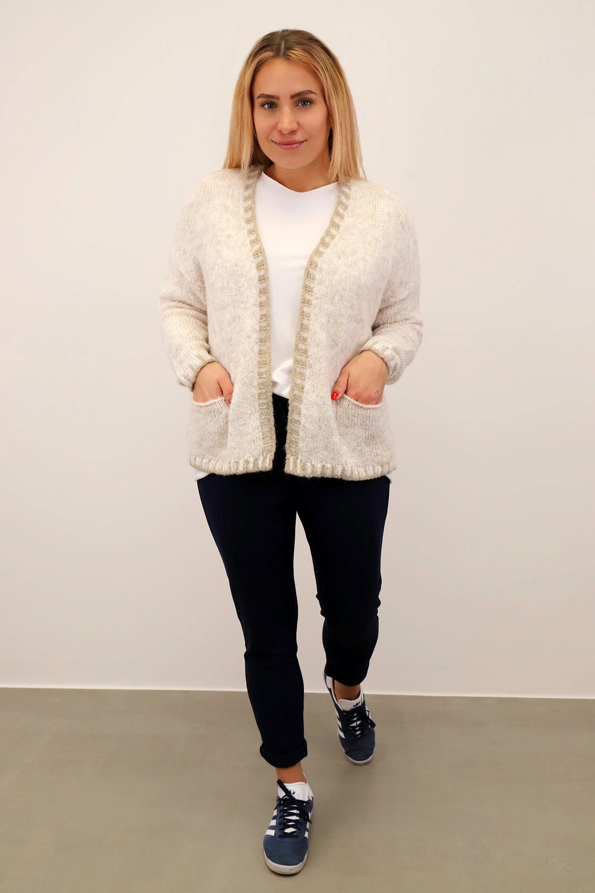 Strickjacke mit Kontrast-Rand - Creme