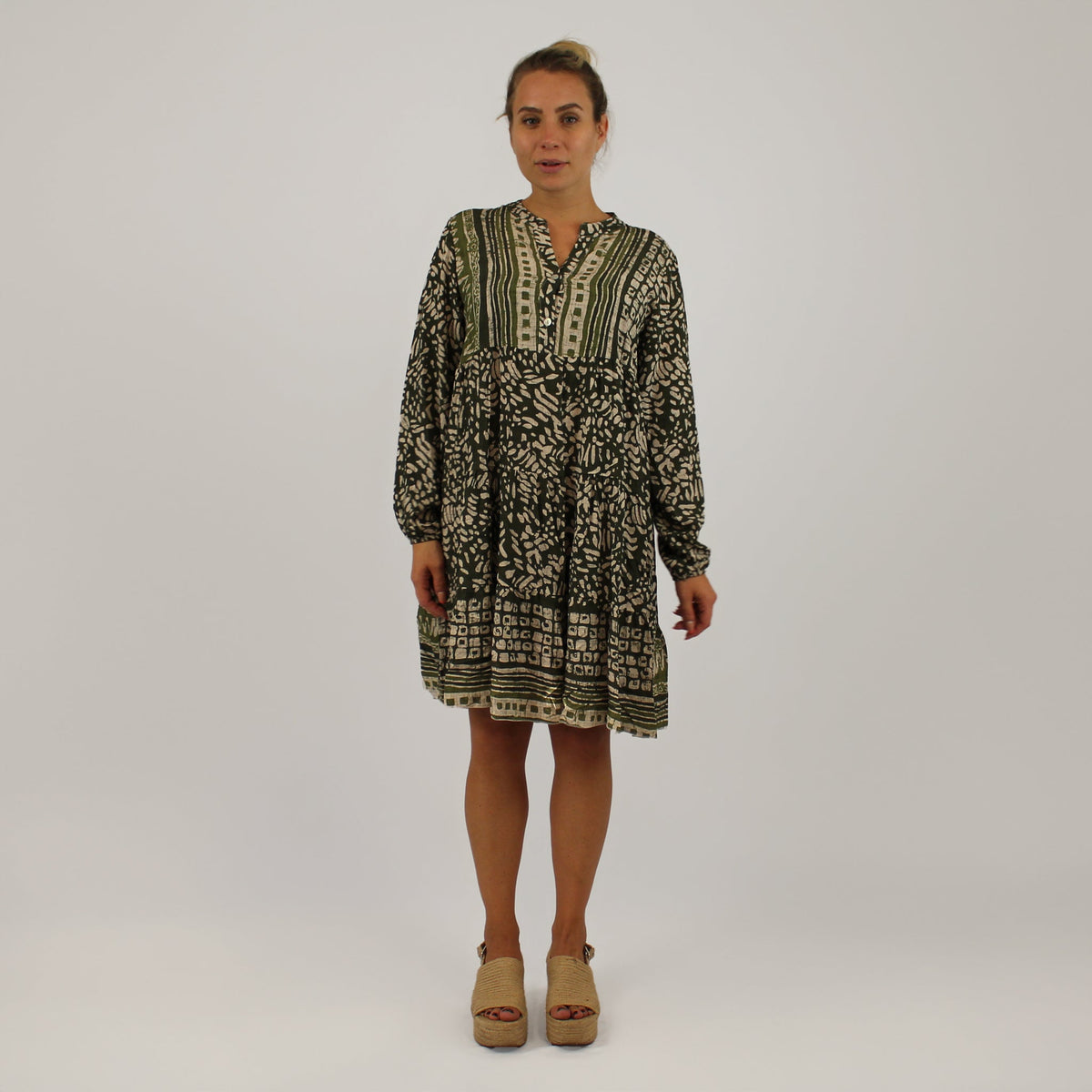 Knopfleisten-Kleid mit Druck - Khaki